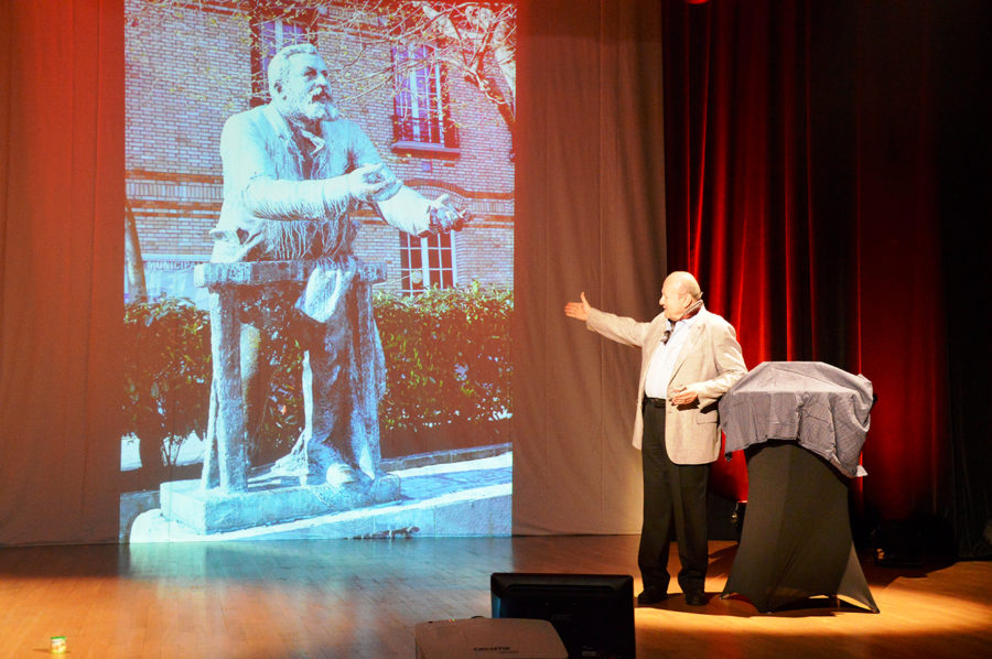 Extrait du spectacle conference Alain Ketterer et photo statue de Jean Jaures